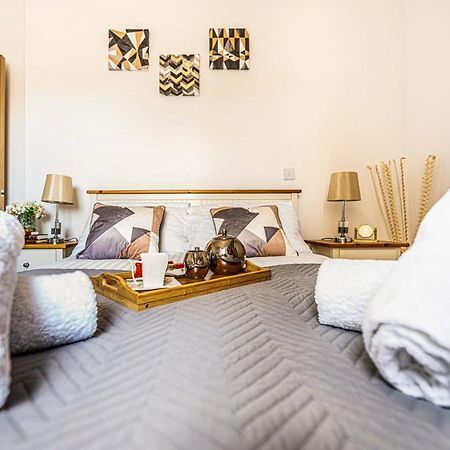 Mission Wave - Venture Apartment Staines-upon-Thames Eksteriør billede
