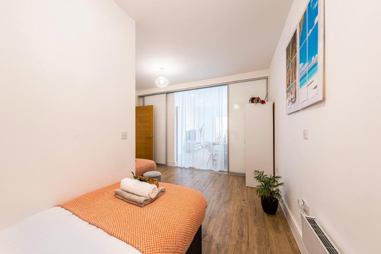 Mission Wave - Venture Apartment Staines-upon-Thames Eksteriør billede