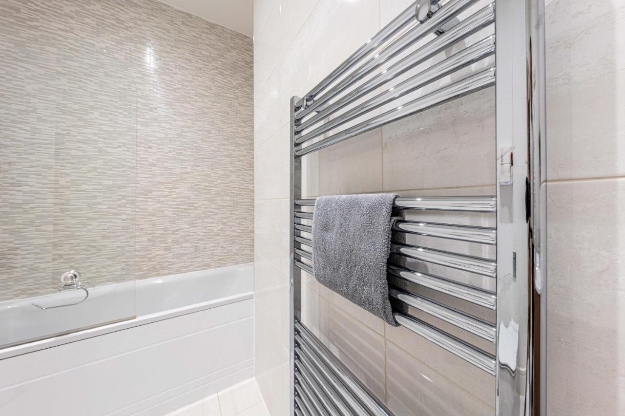 Mission Wave - Venture Apartment Staines-upon-Thames Eksteriør billede