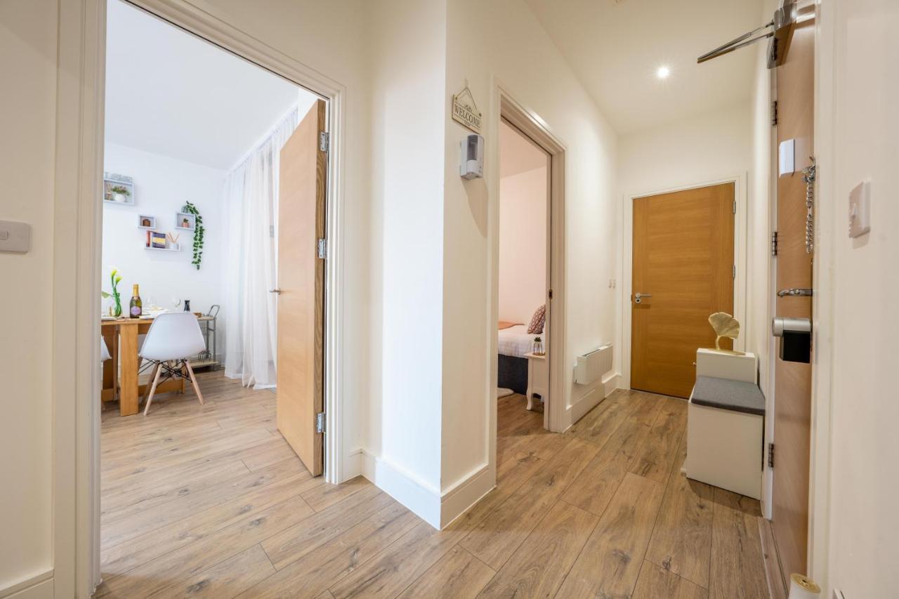 Mission Wave - Venture Apartment Staines-upon-Thames Eksteriør billede